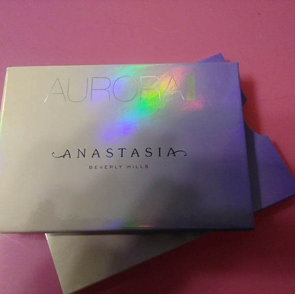 Aurora by Anastasia Beverly Hills - Picture 3 of 3